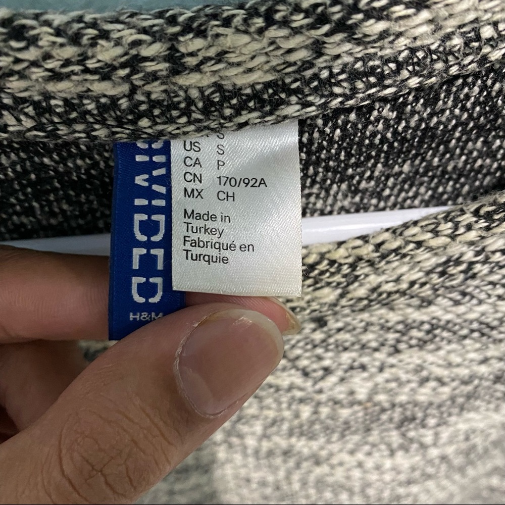 H&M Sweater - Picture 3 of 4
